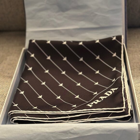 Prada 90 x 90 cm Silk Scarf with Box (never worn) - Picture 7 of 9